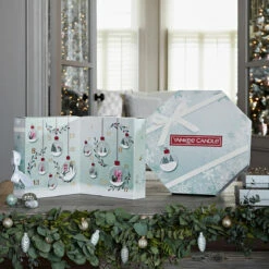 Yankee Candle Snow Globe Wonderland Advent Calendar Wreath -gifts sale yankee candle advent 22 group shot 2 1